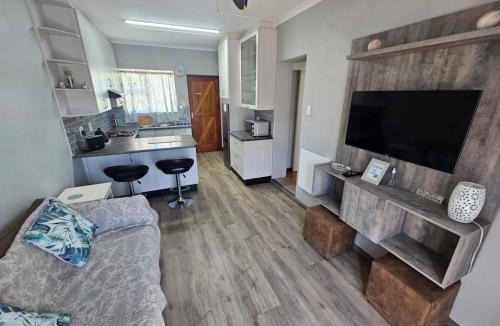 Newton Park Apartment | Secure Private Flatlet in Newton Park