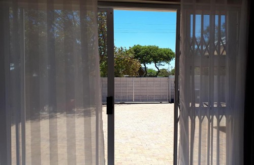 Milnerton Apartment | Self-Catering Holiday/work Accommodation