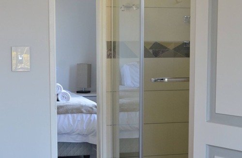 Stellenbosch Villa | Self contained 4 bedroom luxury accommodation with pool set in Villa Honeysuckl