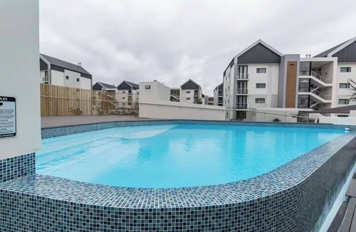 Summerstrand Apartment | Selfcatering apartment in Summerstrand featuring luxury amenities & free parking