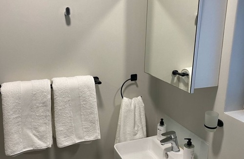 Summerstrand Apartment | Selfcatering apartment in Summerstrand featuring luxury amenities & free parking