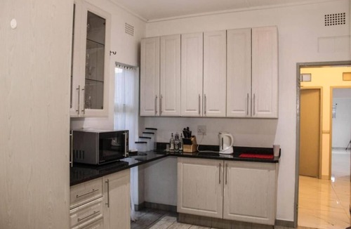 Flora Park House | Semeni Asante Guesthouse