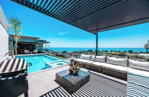 Green Point Villa | Sensational Views from Springbok Rd in Cape Town