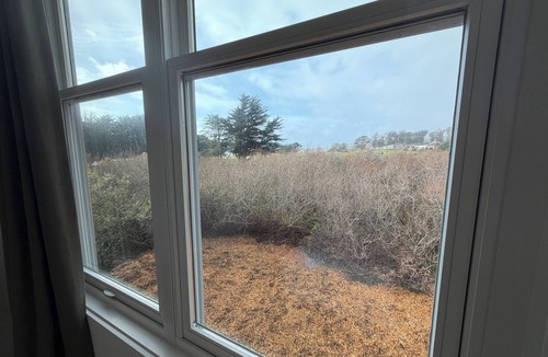 El Granada House | Serene 1-bedroom + I office in Half Moon Bay perfect for relaxing stays