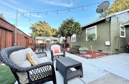 Broadway - Palmhaven House | Serene 2BR Bungalow - Parking + Laundry + Sleep 6
