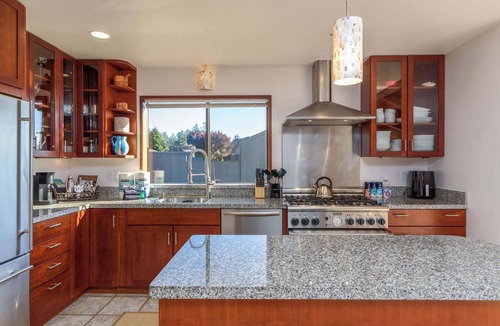 Sea Ranch House | Serene 3 BR Sleeps 8 with Hot Tub & EV Charger!