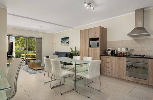 Flora Park Apartment | Serene Escape in the Heart of Century City