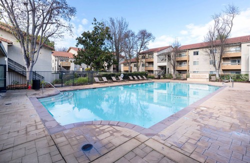 Shoreline West Apartment | Serene Mountain View 1BR w/W/D, Pool & Gym, near Safeway, by Blueground