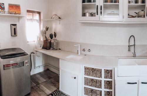 Faerie Glen House | Serene Thatched Roof Retreat in Faerie Glen, Pretoria