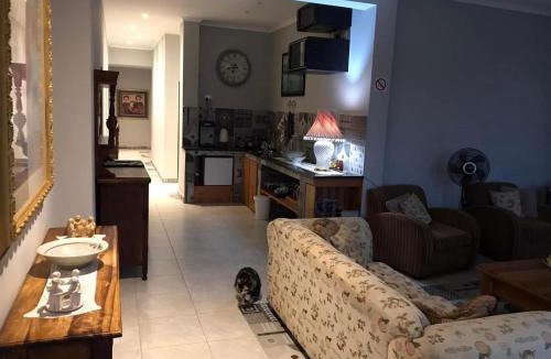Quigney Beach House | Sesethu Lodge