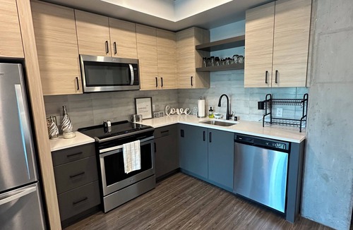 Tenderloin Apartment | SF Skyline retreat 2