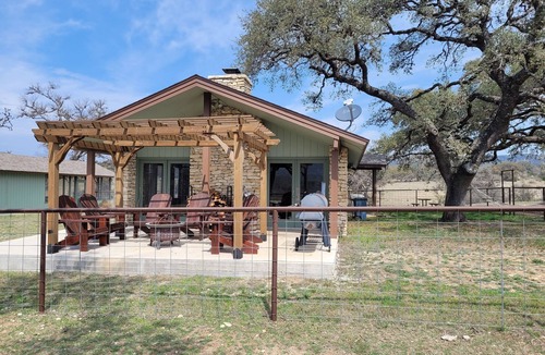 Tarpley House | Shadow Dance Ranch-Private 2000 Acres and 2 Lakes with Plenty of Water to Enjoy!