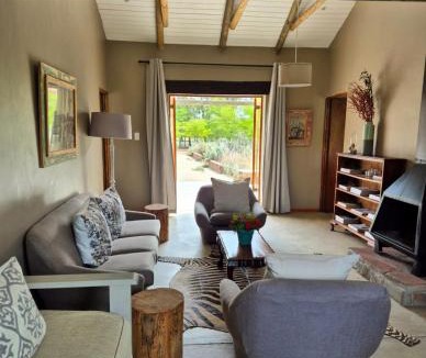 Ubuntu House | Shearers Cottage Unit A - Farm Stay