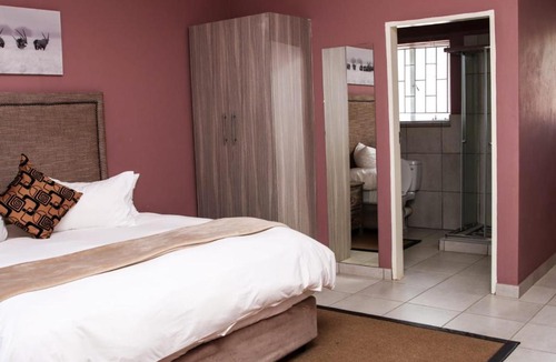Rustenburg Cabin | Shinkelele Accommodation