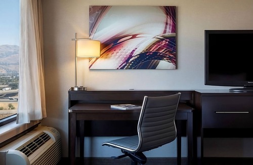Milpitas Hotel | Short Drive to Nearest Local Vineyard ! 3 Family-friendly Units! Fitness Center!