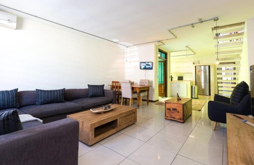 Bo'Kaap Apartment | Shortmarket 144