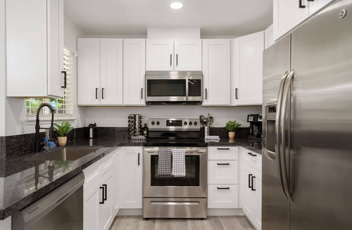 South Natomas House | SIMPLE MODERN AND ELEGANT 3 BD HOME