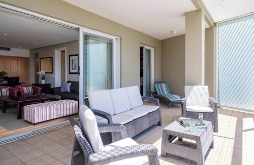 Victoria and Alfred Waterfront Apartment | Simplistic Elegance at Altmore 203