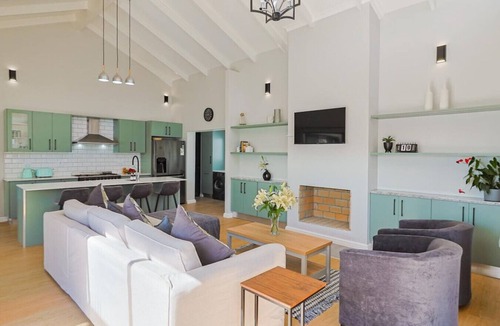 Kleinmond House | Sitari on Sea — Beachside Bliss | Pool | Sea Views | Kleinmond
