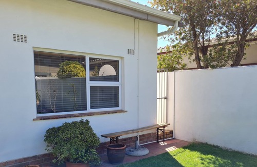 Gordons Bay Central House | Situated in the heart of the Cape an ideal seaside holiday home