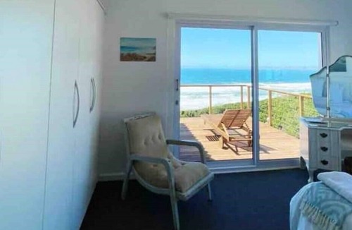 Reebok House | Skye Beach House: Seaviews, Sundeck, Surf, Wifi