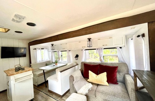 Grass Valley House | SkyView Camper unwind in a natural setting minutes from downtown NC and the Yuba
