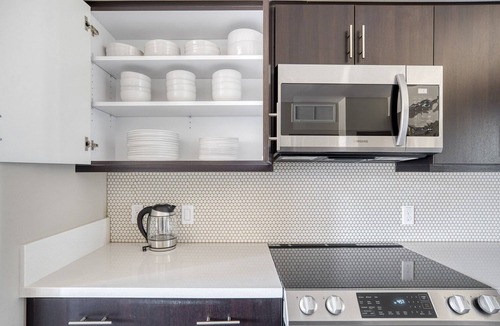 Burlingame Apartment | Sleek Burlingame 1BR w/W/D, Gym & Roof, nr Caltrain, by Blueground