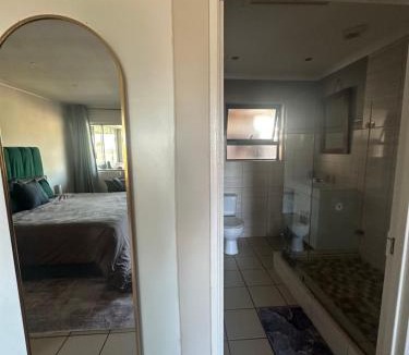 Parow North Apartment | Sleek Modern Luxury Pool Side Apartment