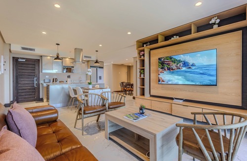 Umhlanga Ridge Apartment | Sleek Umhlanga 3BR, Ocean Views, Nearby Gateway