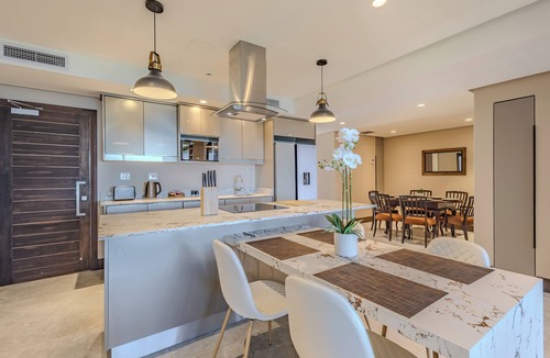 Umhlanga Ridge Apartment | Sleek Umhlanga 3BR, Ocean Views, Nearby Gateway