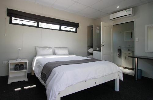 Upington Cabin | SleepOver Upington