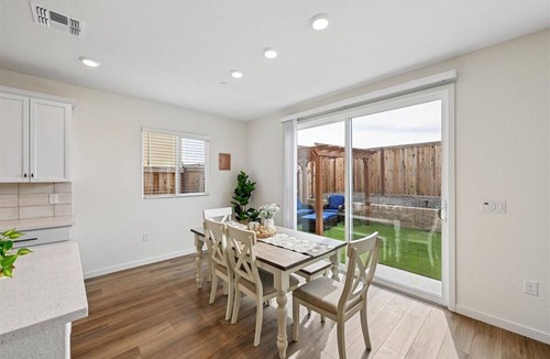 Lincoln House | Sleeps ~12, 5 Bedroom 3 Bath Home in Lincoln CA