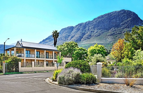 Franschhoek Villa | Small Wonder Villa with lovely mountain view and walking distance to restaurants