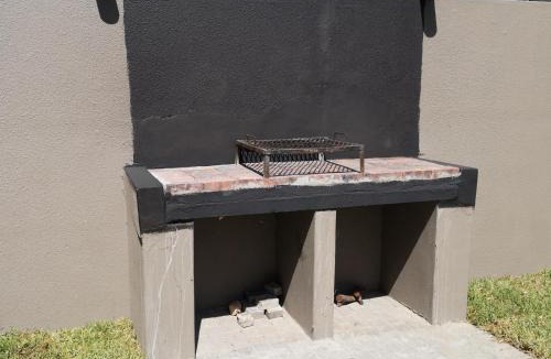 Parow North Apartment | Smithland Centrally Located Accommodation