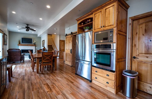 Wolf Creek House | Snowcrest C304|Ski Getaway |Hot Tub & Theater Room