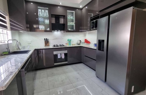 Northcliff House | Solar-powered cozy house with splash pool and jacuzzi