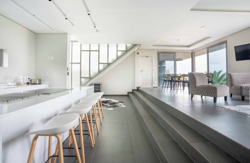 Kommetjie House | Solstice, a stone's throw from Long Beach, surfing Mecca of the Cape.