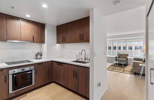 Downtown San Francisco Apartment | SoMa 1 BR | Desk + Wi-Fi | Outdoor Lap Pool