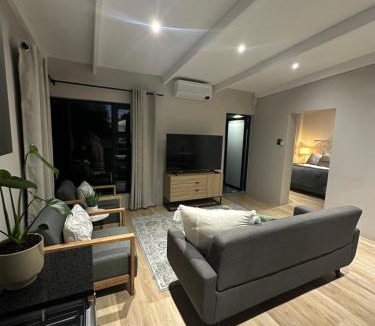 Heldervue Apartment | Somerset-West PRIME SPOT- Solar Powered!