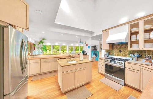 Freestone House | Sonoma 4BR wine country estate on 6 acres — pool, hot tub, sleeps 14