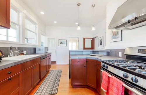 Sonoma House | Sonoma Bungalow Historic Plaza! w/wine passport