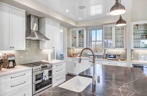 Sonoma House | Sonoma Farmhouse with pool & hot tub