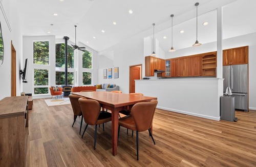 Guerneville House | Sonoma Weinhaus Sleeps 6 HotTub Steambath Gourmet Coffee Korbel Russian River