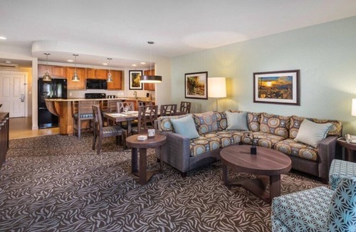 Windsor Condo | Sonoma | Wine & Vineyard Days | Pool | 3BR Penthouse Sleeps 6