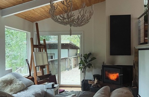 Montclair House | Soothing modern Oakland Hills treehouse with large deck