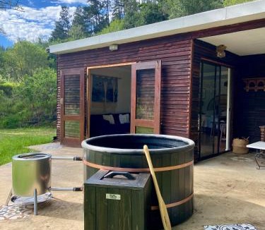 Knysna House | Soul Forest cabin Nature retreat with hot tub