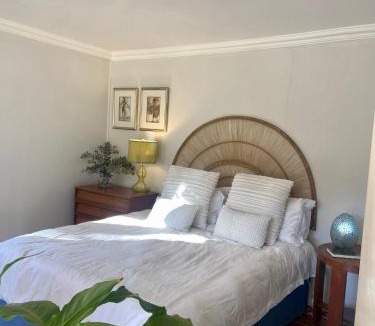Knysna House | Soul Forest cabin Nature retreat with hot tub