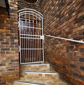 Piet Retief Apartment | South 32