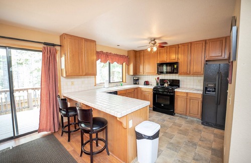 Pioneer Trail House | South Lake Tahoe Cabin withHot Tub, Fenced Yard, Near Lake & Skiing