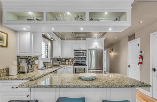 Al Tahoe House | South Lake Tahoe Retreat - Walk to Lake!